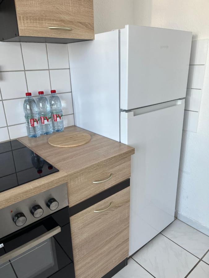 Zimmer Fuer Monteure, Handwerker Oder Reisende Essen Exterior photo