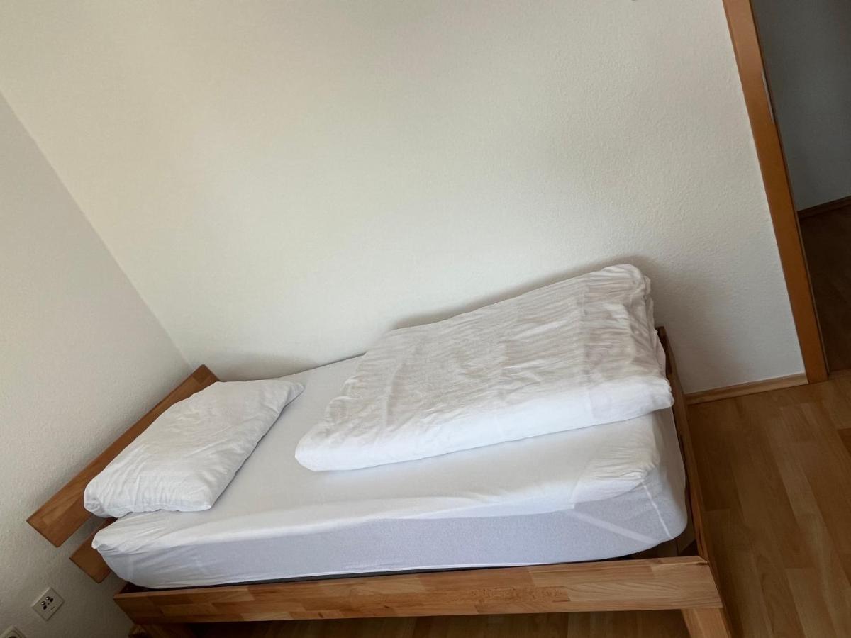 Zimmer Fuer Monteure, Handwerker Oder Reisende Essen Exterior photo